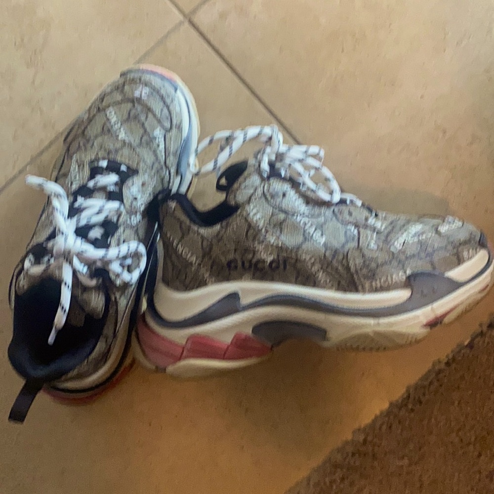 Sneakers size 7 great condition